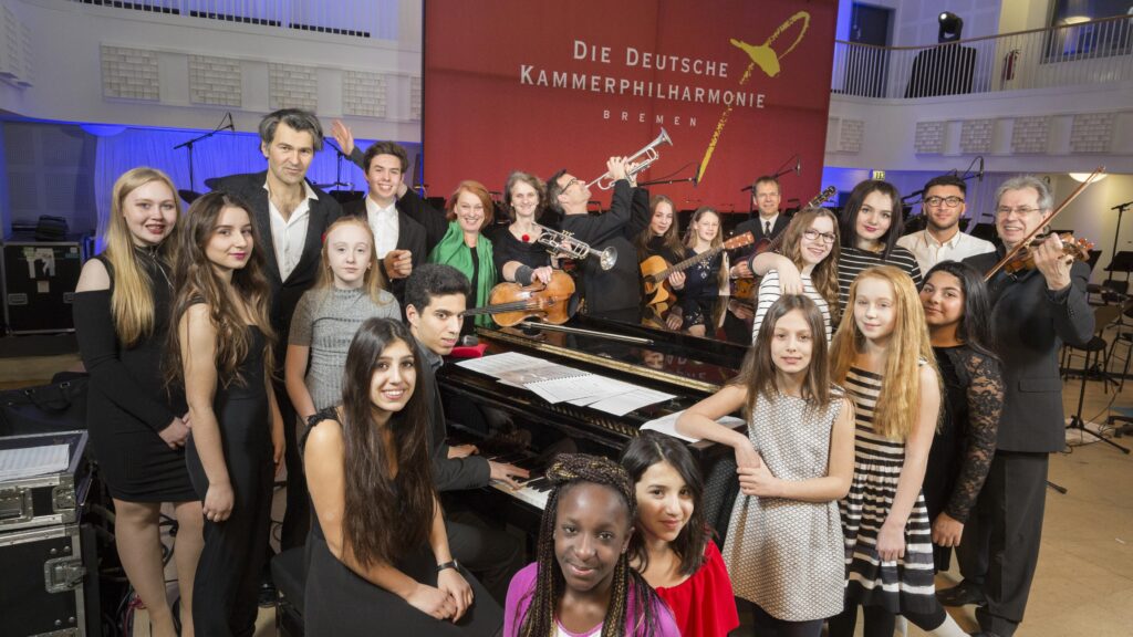 BREMEN, 10.02.2017, Melodie des Lebens 19, Zukunftslabor der Deutschen Kammerphilharmonie Bremen und der Gesamtschule Ost mit Mark Scheibe © Joerg Sarbach J o e r g S a r b a c h, G o t h a e r S t r. 55, 2 8 2 1 5 B r e m e n, Tel. 0421- 35 24 16, mobil 0171 - 834 85 85, joerg@foto-sarbach.de IBAN DE91 0090 0280 6941 00