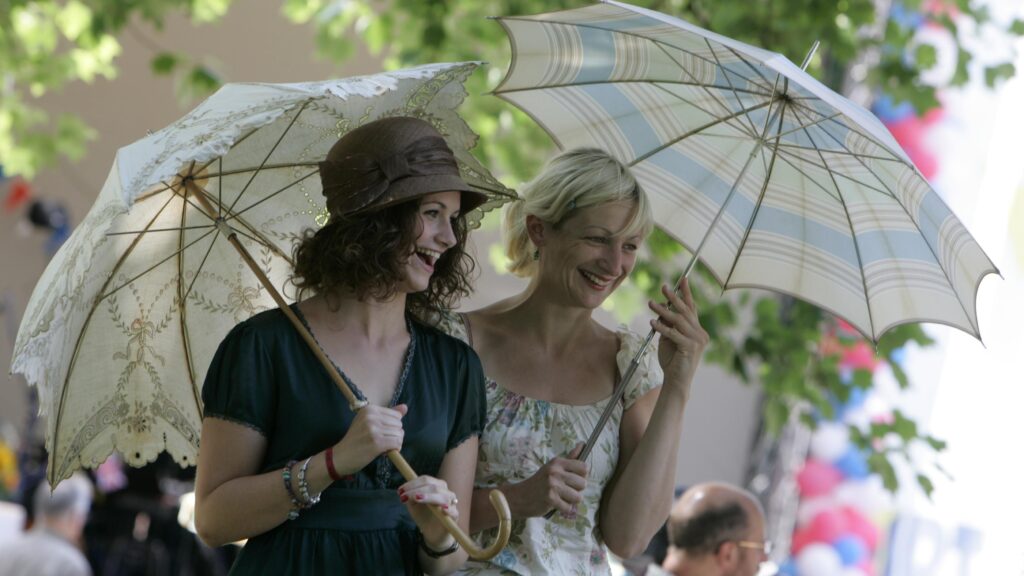 DEUTSCHLAND, BREMEN, 15.08.2009, Sommer in Lesmona, Deutsche Kammerphilharmonie in Knoops Park, Ann Kathrin Knapp (Tel. 0177-7059721) © Joerg Sarbach J o e r g S a r b a c h, G o t h a e r S t r. 55, 2 8 2 1 5 B r e m e n, Tel. 0421/35 24 16 C o m m e r z b. HB, Kto.-Nr. 280 69 41, BLZ 290 400 90